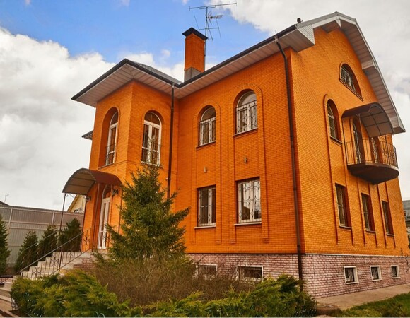 Здание загородного реабилитационного центра